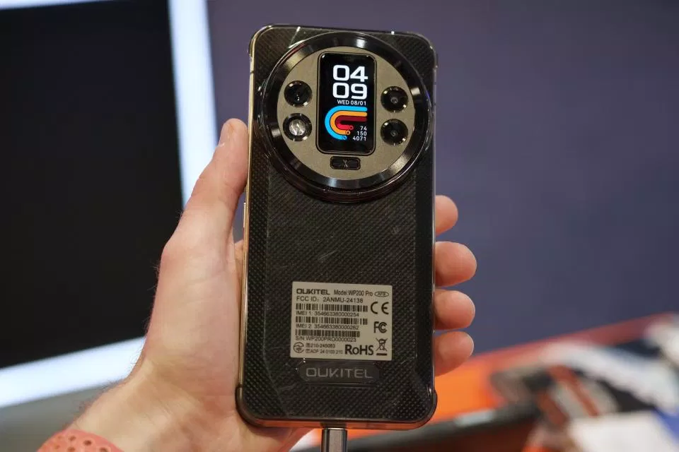 Smartphone màn hình kém của Oukitel (Ảnh: Internet)