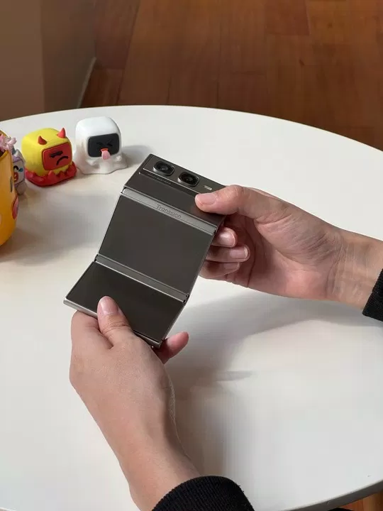 Điện thoại gập 3 Infinix Tri-Fold (Ảnh: Internet)