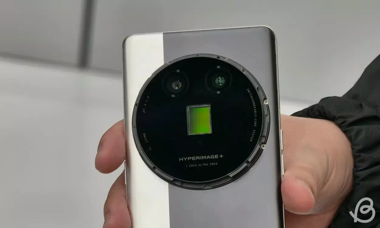 Xiaomi 15 Ultra sở hữu camera tiềm vọng 200MP (Ảnh: Internet)