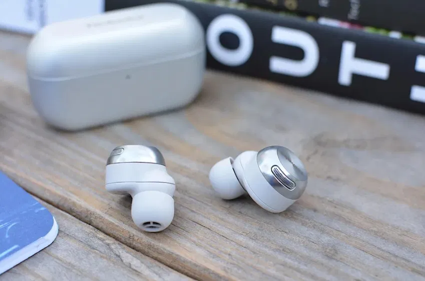 Tai nghe Technics AZ100 (Ảnh: Internet)