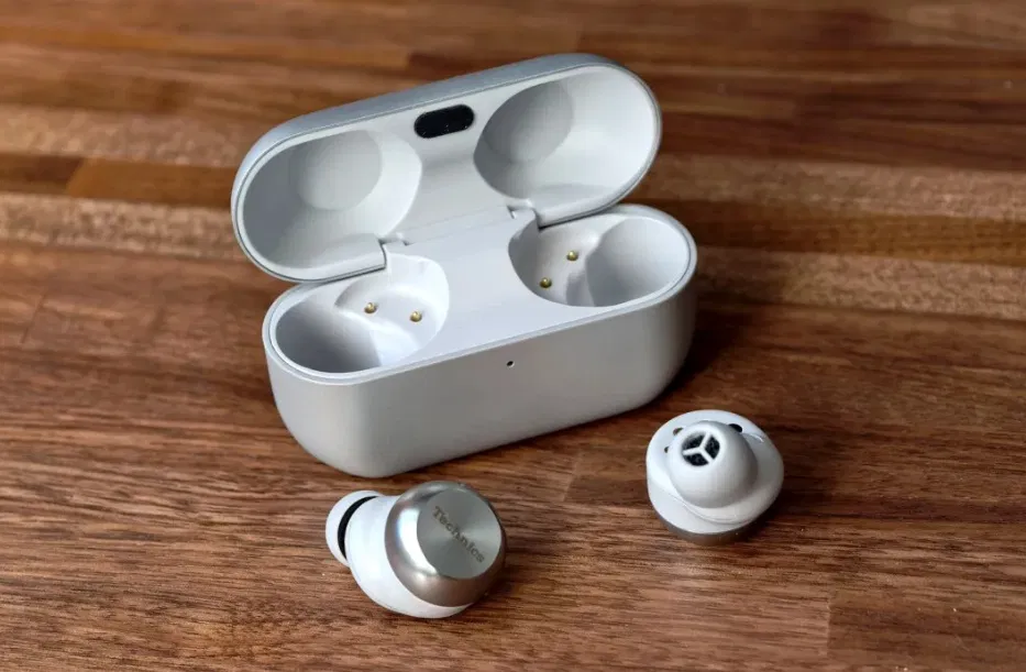 Tai nghe Technics AZ100 (Ảnh: Internet)