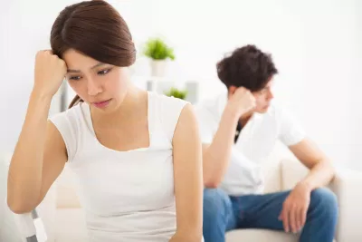 Tôi thấy khó chịu, anh đừng chạm vào tôi nữa (Nguồn: Internet) Tôi thấy khó chịu, anh đừng chạm vào tôi nữa (Nguồn: Internet)