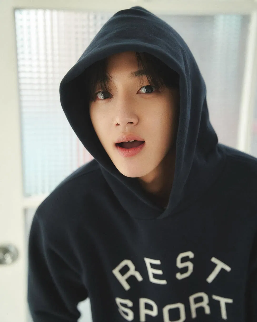 Loạt ảnh hồ sơ chính thức vô cùng điển trai đầu tiên của Bong Jaehyun dưới tư cách diễn viên (Ảnh: Internet)