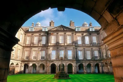 Cung điện Holyroodhouse (Nguồn: Internet)