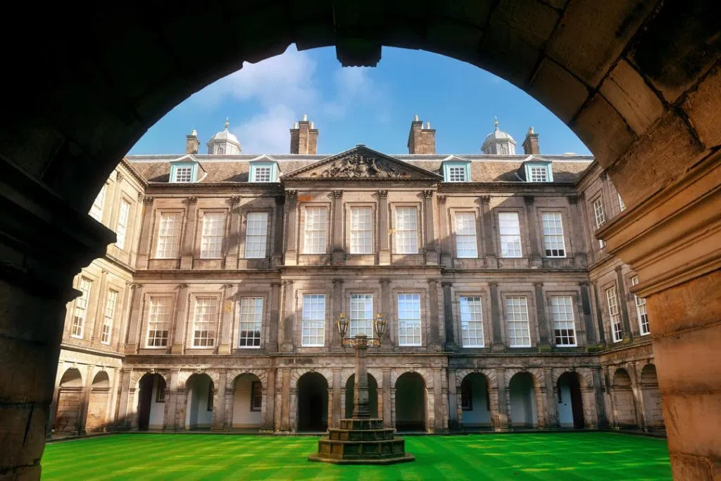 Cung điện Holyroodhouse (Nguồn: Internet)
