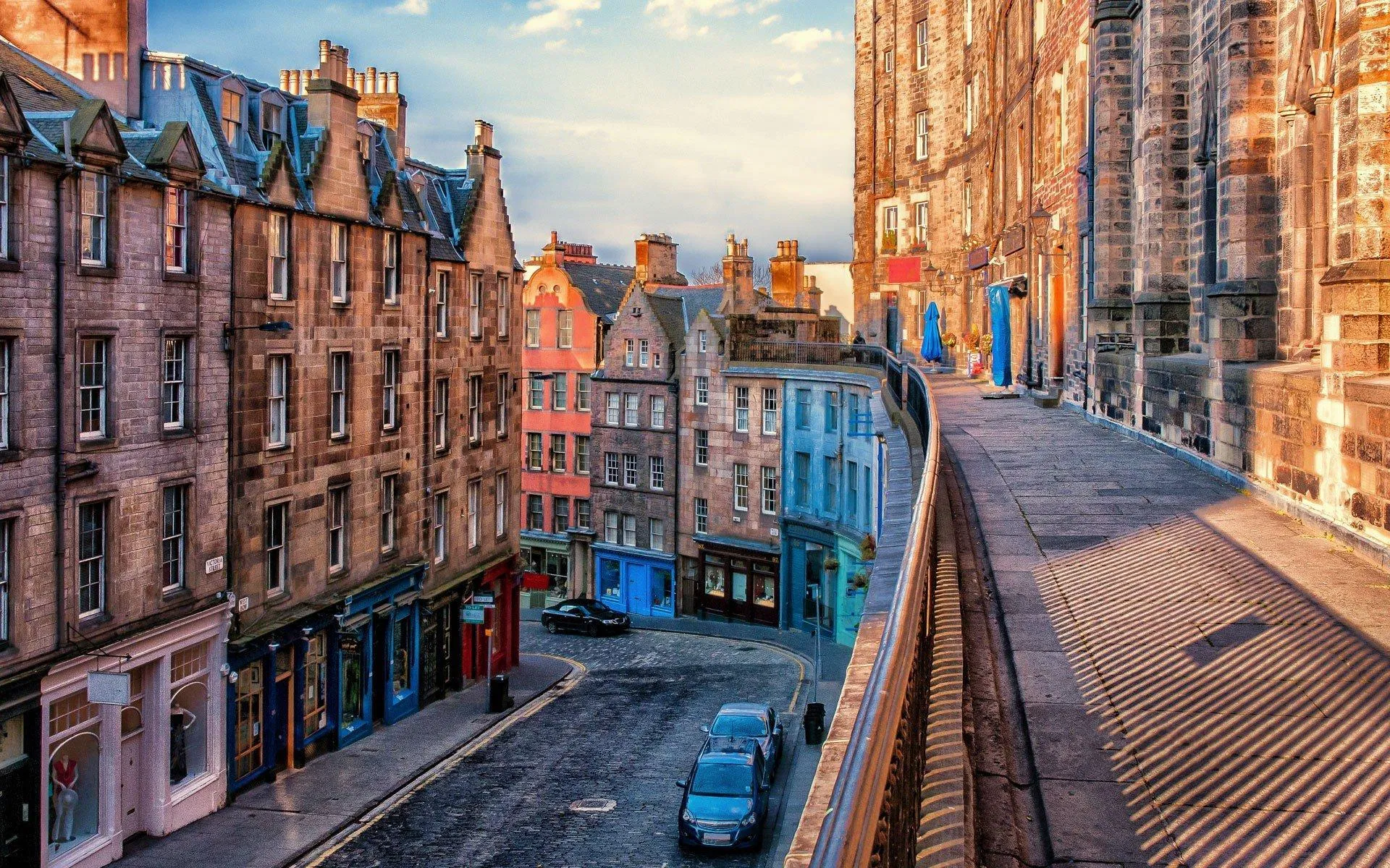 Khám phá Edinburgh – Viên ngọc trung cổ của vương quốc Anh Calton Hill cung điện Du lịch du lịch mùa hè du lịch Scotland du lịch tự túc Scotland điểm đến châu Âu hoàng gia Holyroodhouse khám phá khám phá Edinburgh kiến trúc Gothic kinh nghiệm kinh nghiệm du lịch lâu đài lâu đài Edinburgh lễ hội Fringe lễ hội nghệ thuật lịch sử Scotland ngắm hoàng hôn Edinburgh nhiếp ảnh châu Âu nổi bật Royal Mile tham quan thành phố cổ châu Âu thành phố di sản tour châu Âu trải nghiệm Celtic Trung cổ văn hóa Vương quốc Anh vương quốc Anh