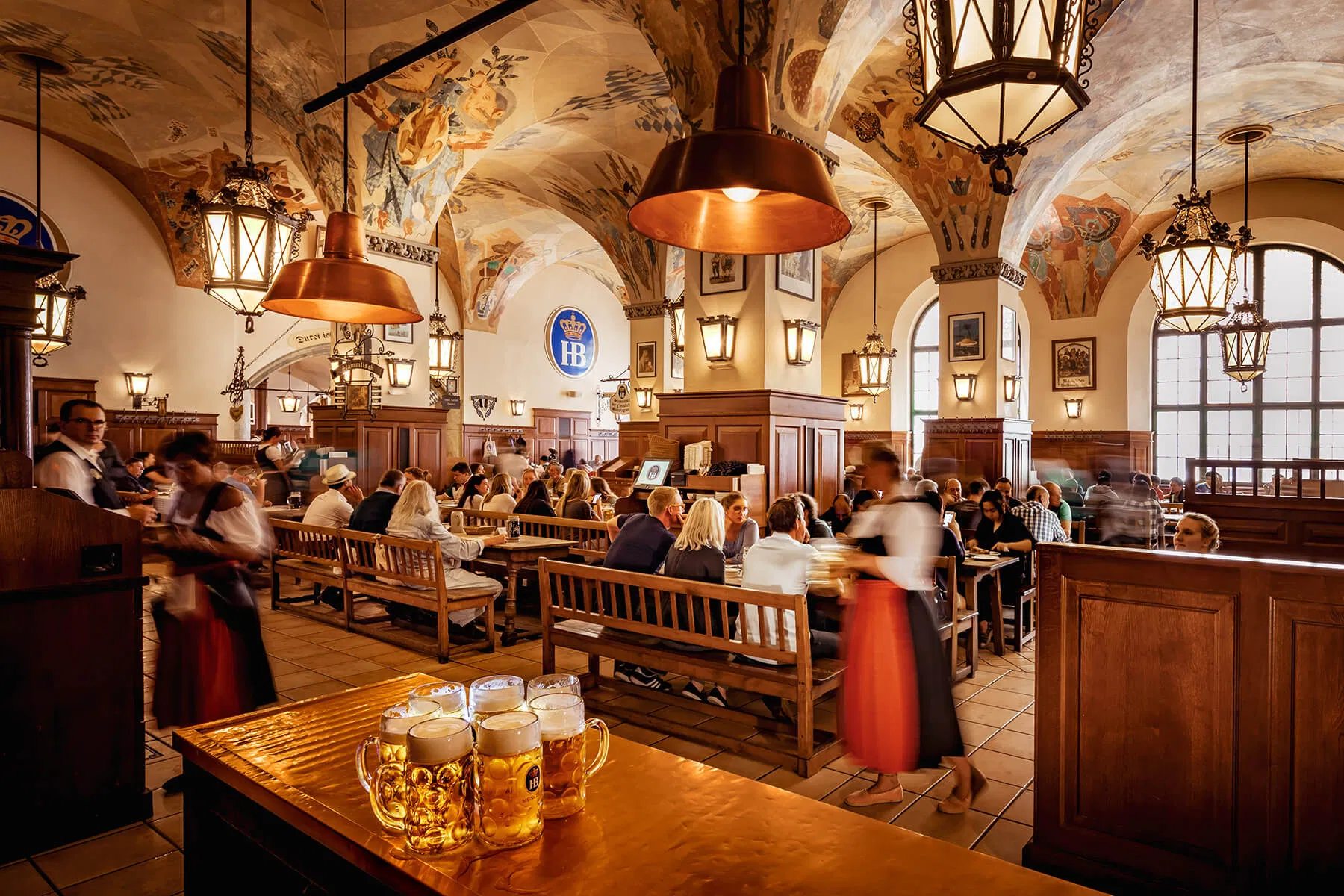 Không gian trong nhà của Hofbräuhaus (Ảnh: Internet)