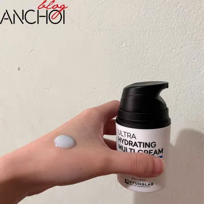 Chất kem lỏng có mùi thơm nhẹ và dễ thấm vào da (Nguồn: BlogAnChoi)