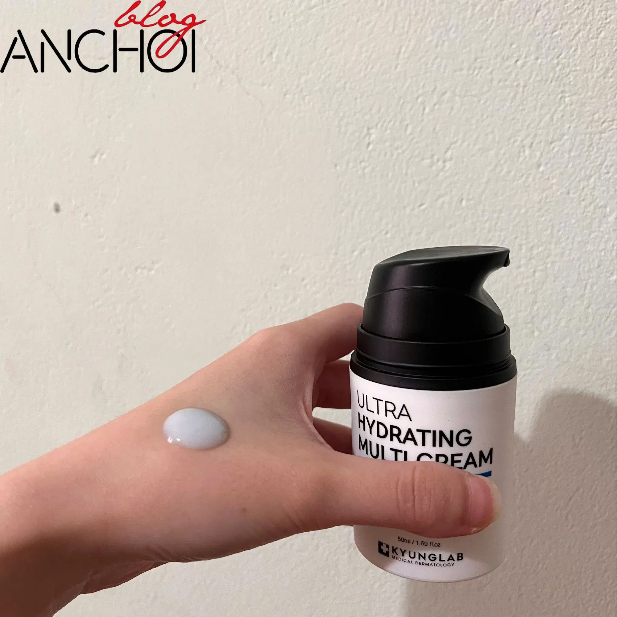 Chất kem lỏng có mùi thơm nhẹ và dễ thấm vào da (Nguồn: BlogAnChoi)