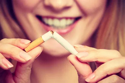 Hạn chế tiêu thụ rượu và caffeine