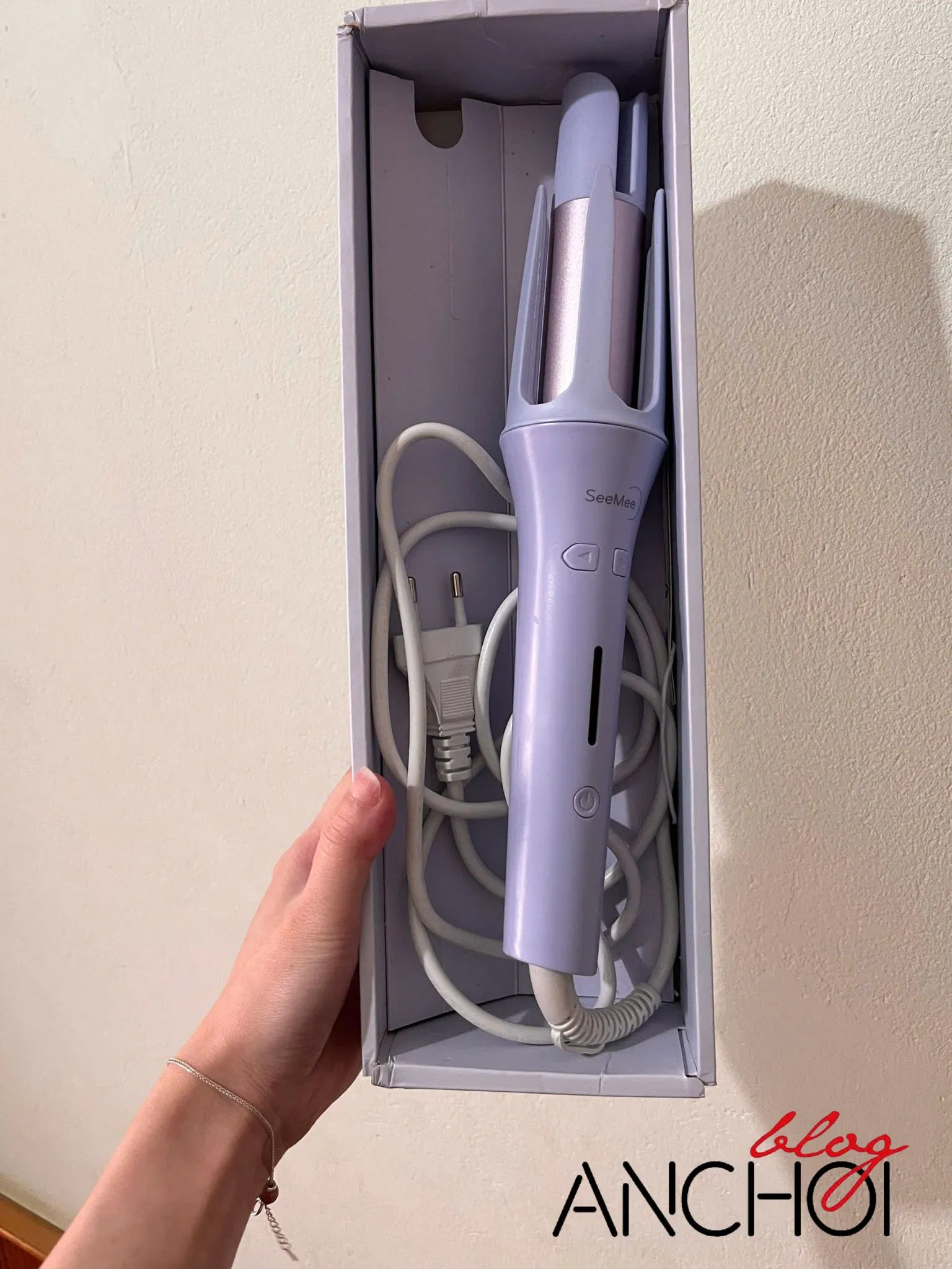 Máy uốn tóc Seemee có nhiều màu sắc nhưng màu tím là màu được ưa chuộng nhất (Nguồn: BlogAnChoi)