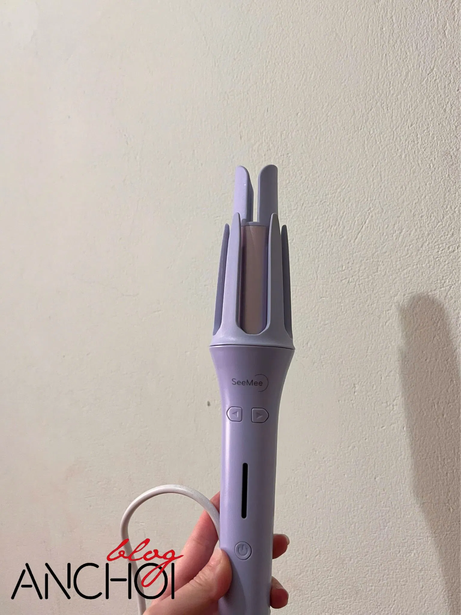 Máy uốn tóc seemee rất dễ dùng và khả năng giữ nếp cũng khá ổn (Nguồn: BlogAnChoi)