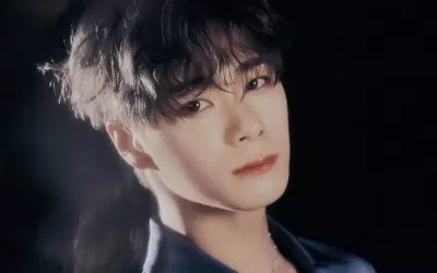 Một năm sau sự ra đi đột ngột của Moonbin ASTRO, cộng đồng fan Kpop tiếp tục chứng kiến những tranh cãi đầy nhạy cảm xoay quanh chủ đề này (Ảnh: Internet)