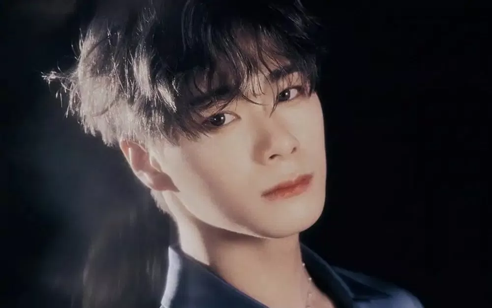 Một năm sau sự ra đi đột ngột của Moonbin ASTRO, cộng đồng fan Kpop tiếp tục chứng kiến những tranh cãi đầy nhạy cảm xoay quanh chủ đề này (Ảnh: Internet)