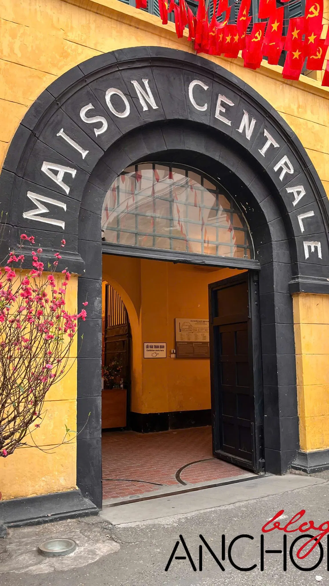 Nhà tủ Hỏa Lò hay còn gọi là Maison Centrale là một dấu ấn lịch sử giữa lòng thủ đô (Nguồn: BlogAnChoi)