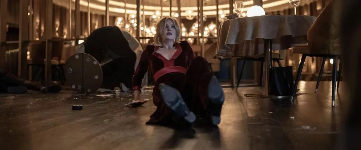 Buổi hẹn hò kinh hoàng (Drop) là một bộ phim giật gân hồi hộp, kể về Violet – người phụ nữ từng sống sót sau một mối quan hệ bạo lực, nay quyết định mở lòng để hẹn hò trở lại(Ảnh: Internet)