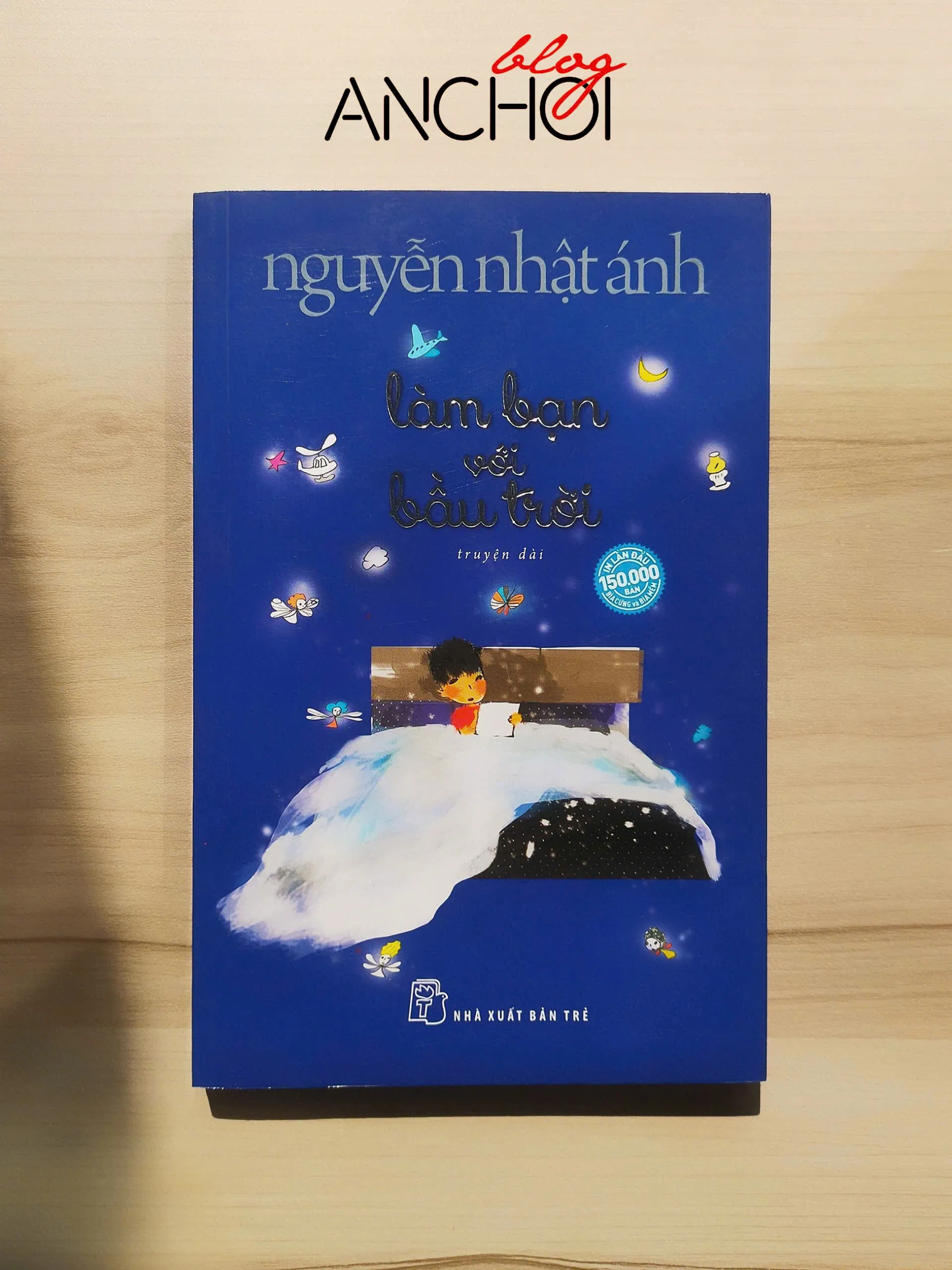 Sách Làm Bạn Với Bầu Trời (Ảnh: BlogAnChoi)