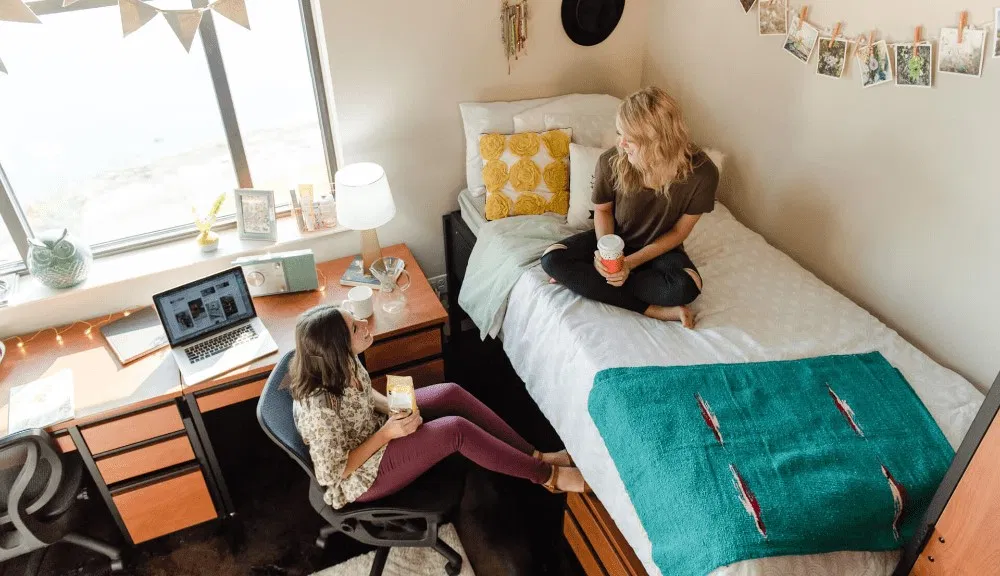 Sống chung phòng trọ (Nguồn ảnh: Internet)