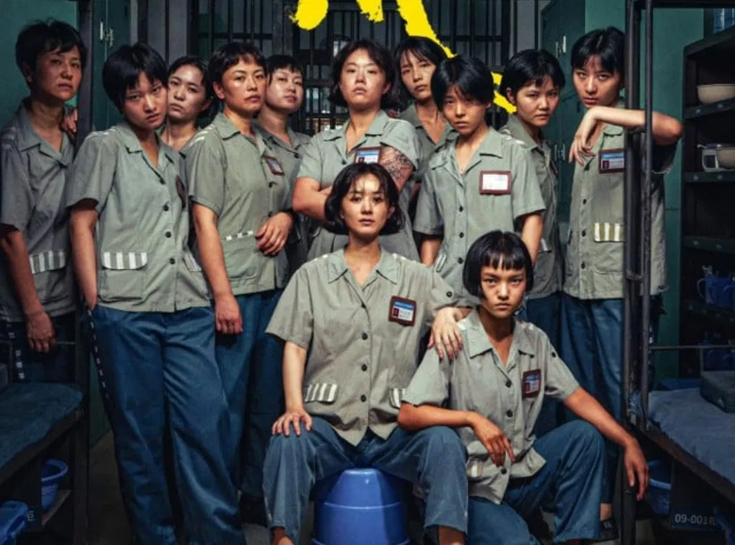"We Girls" nhanh chóng thổi bùng tranh cãi trên mạng xã hội Trung Quốc, không chỉ vì nội dung thẳng thắn, trần trụi mà còn bởi cách mà Triệu Lệ Dĩnh thể hiện mặt tối và bản năng sống còn của một người phụ nữ bị dồn đến đường cùng (Ảnh: Internet)