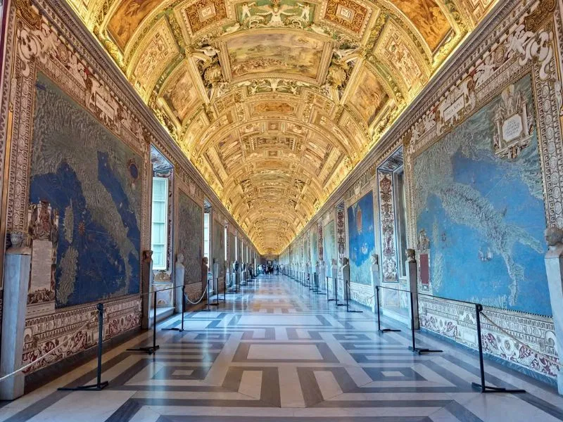 Bên trong bảo tàng Vatican (Nguồn: internet)
