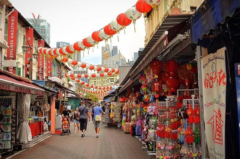 Các khu chợ là nơi thể hiện văn hóa đường phố đặc sắc của Singapore