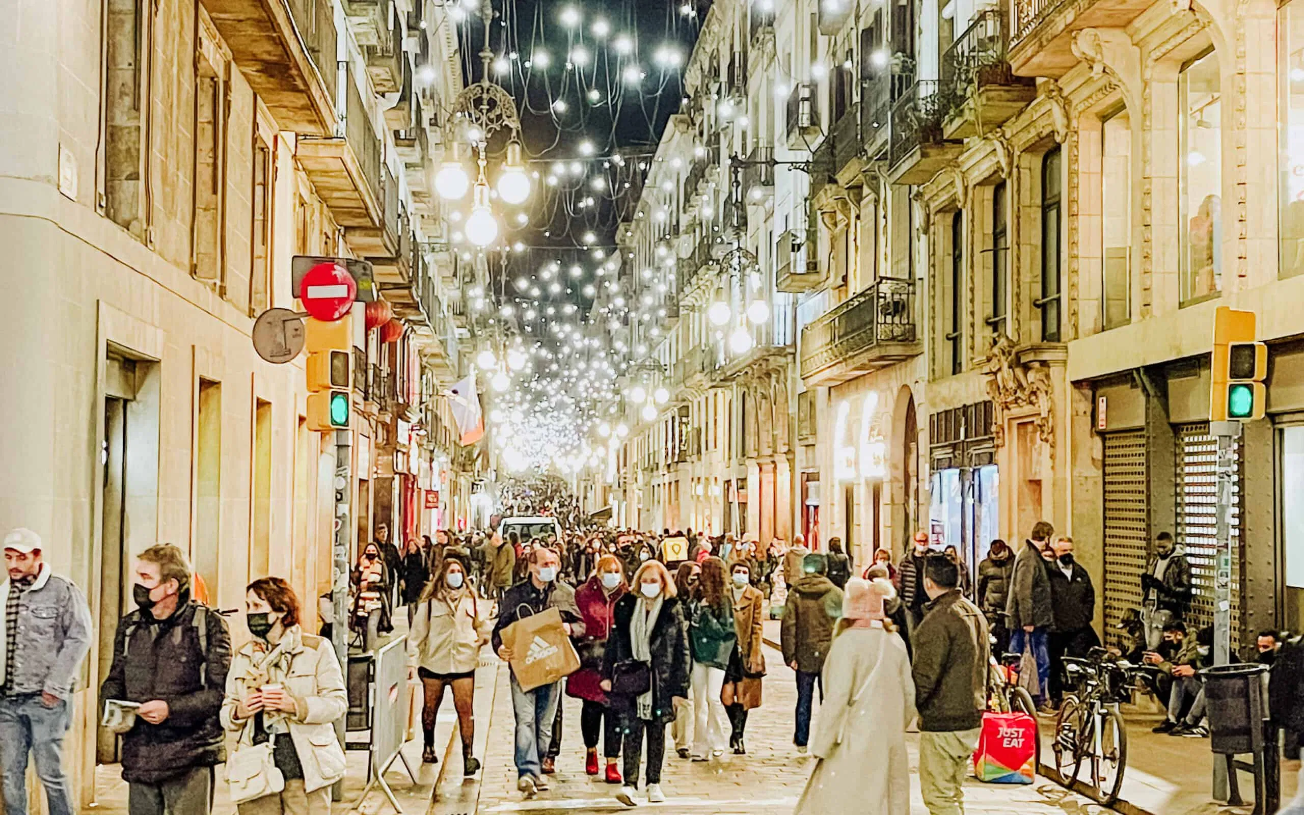 Một con phố tại Barcelona vào mùa đông (Ảnh: Internet)