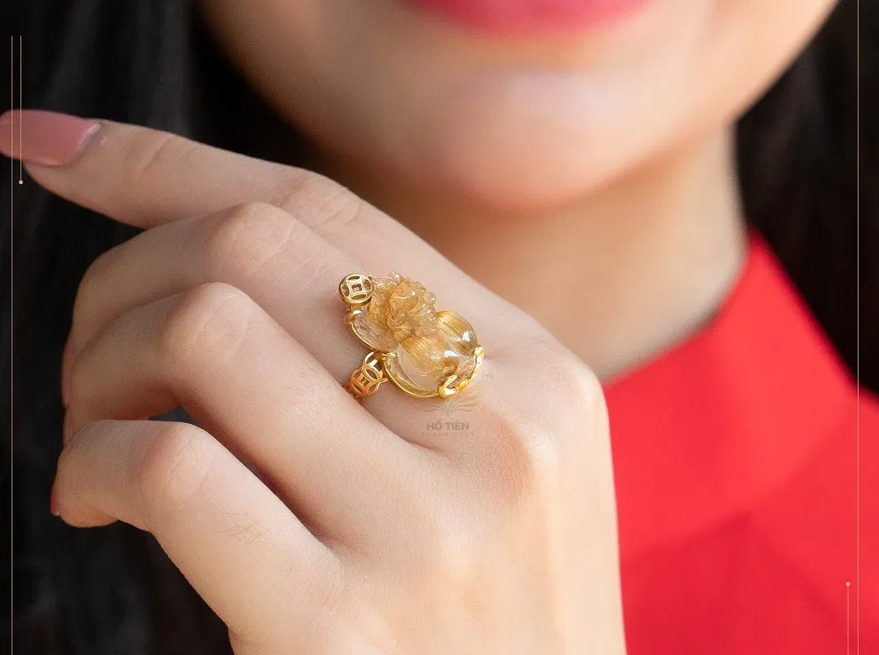 Cách đeo nhẫn phong thủy cho nữ