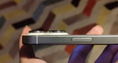 Ống kính camera của iPhone nhìn từ bên hông (Ảnh: Internet) Ống kính camera của iPhone nhìn từ bên hông (Ảnh: Internet)
