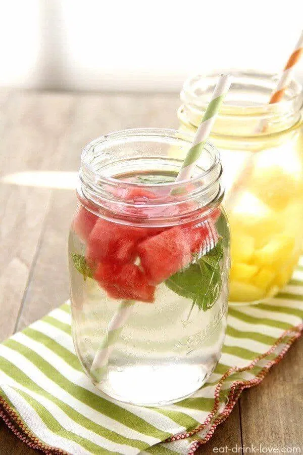 Nước detox dưa hấu và húng quế