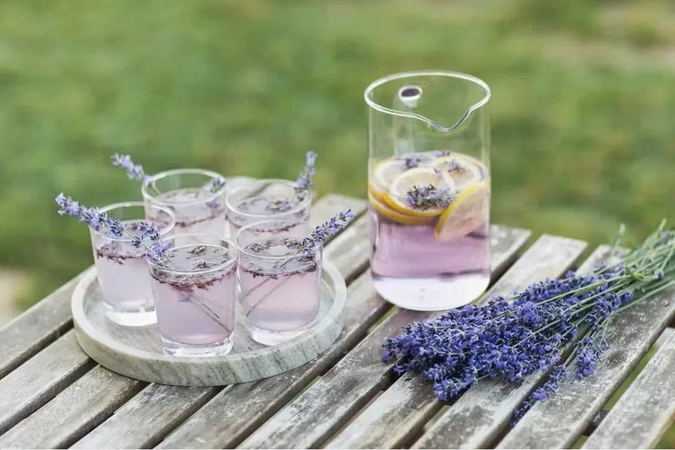 Nước detox chanh hoa oải hương