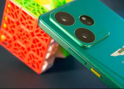 Điện thoại realme GT7 Dream Edition màu xanh lá cây (Ảnh: Internet) Điện thoại realme GT7 Dream Edition màu xanh lá cây (Ảnh: Internet)