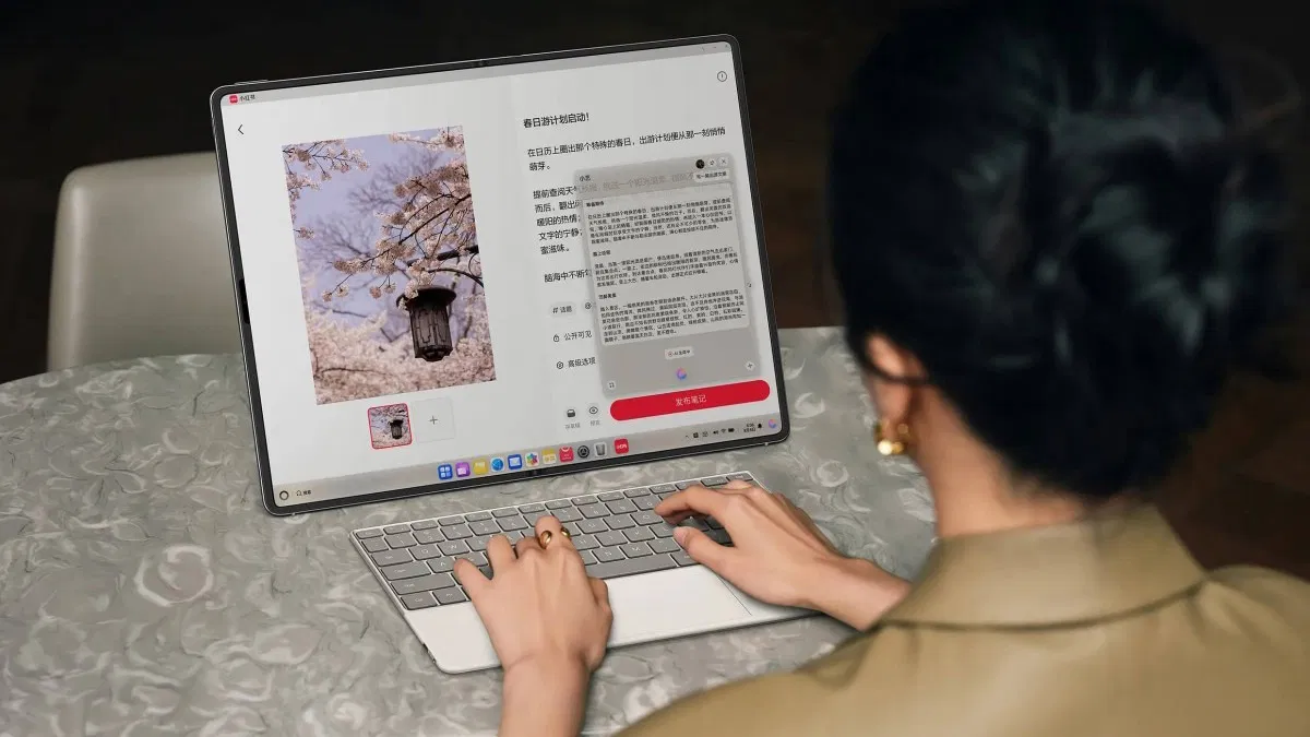 Matebook Fold và bàn phím rời đi kèm (Nguồn: Internet)