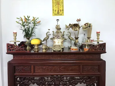 Lưu ý phong thủy bát hương trên bàn thờ (Ảnh: Internet)