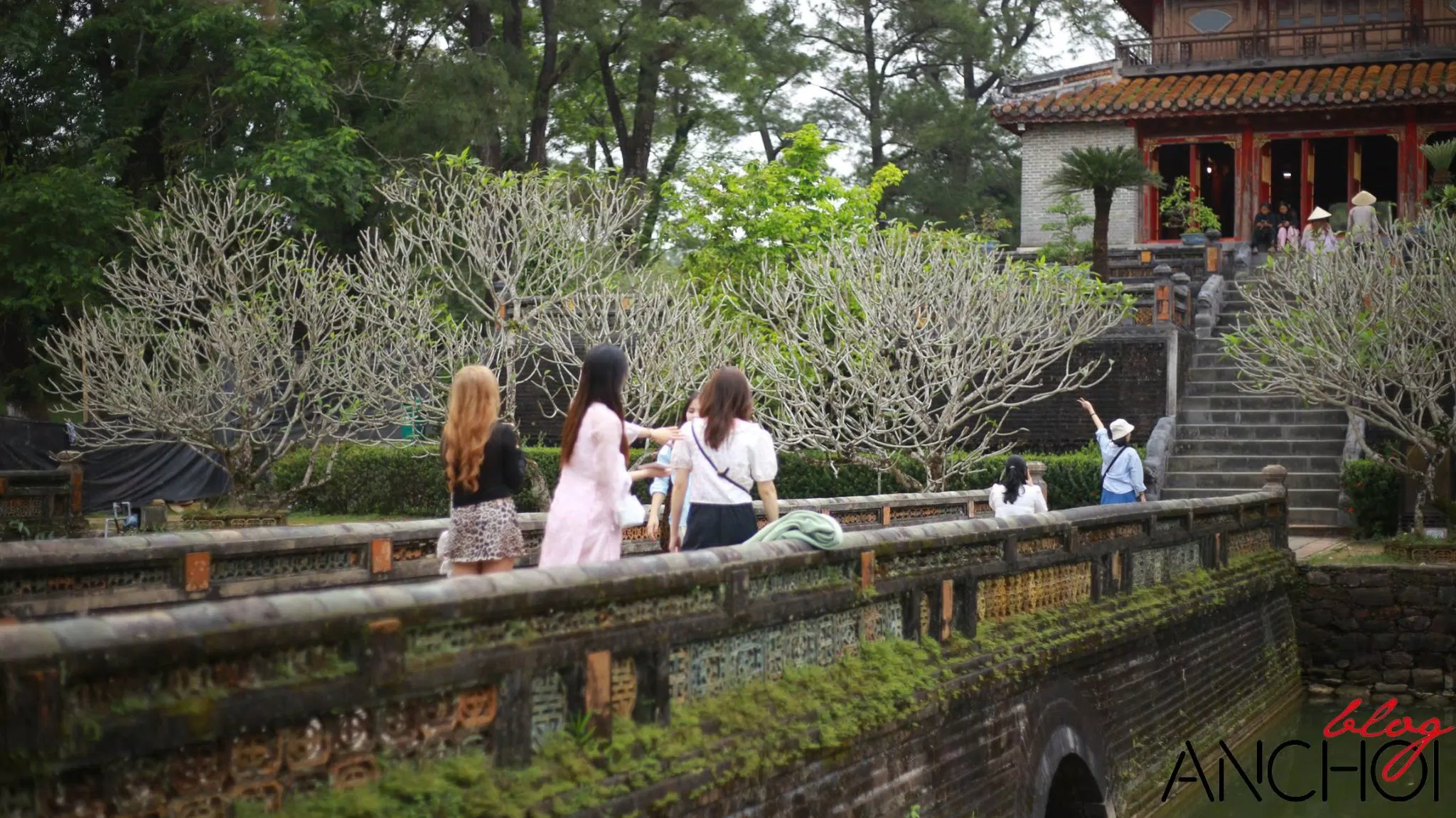 Đến Lăng Minh Mạng không chỉ vì cảnh đẹp, vì lịch sử mà còn vì sự tôn trọng tới vị vua được coi là anh minh nhất triều Nguyễn (Nguồn: BlogAnChoi)