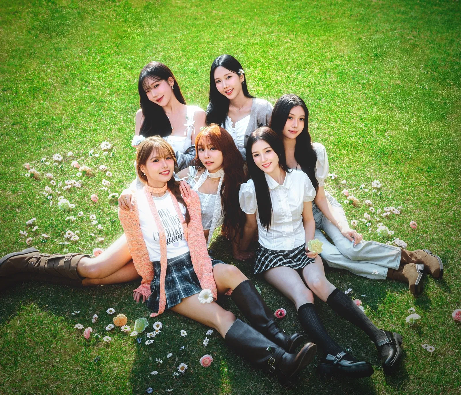 MOMOLAND tung bộ ảnh hồ sơ đầy cuốn hút sau khi gia nhập công ty quản lý mới Inyeon Entertainment KPOP MOMOLAND