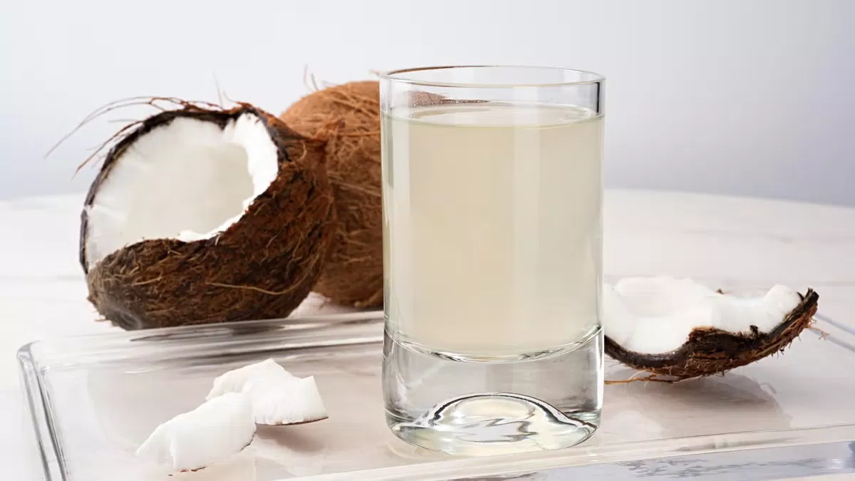 Uống nước dừa đúng cách