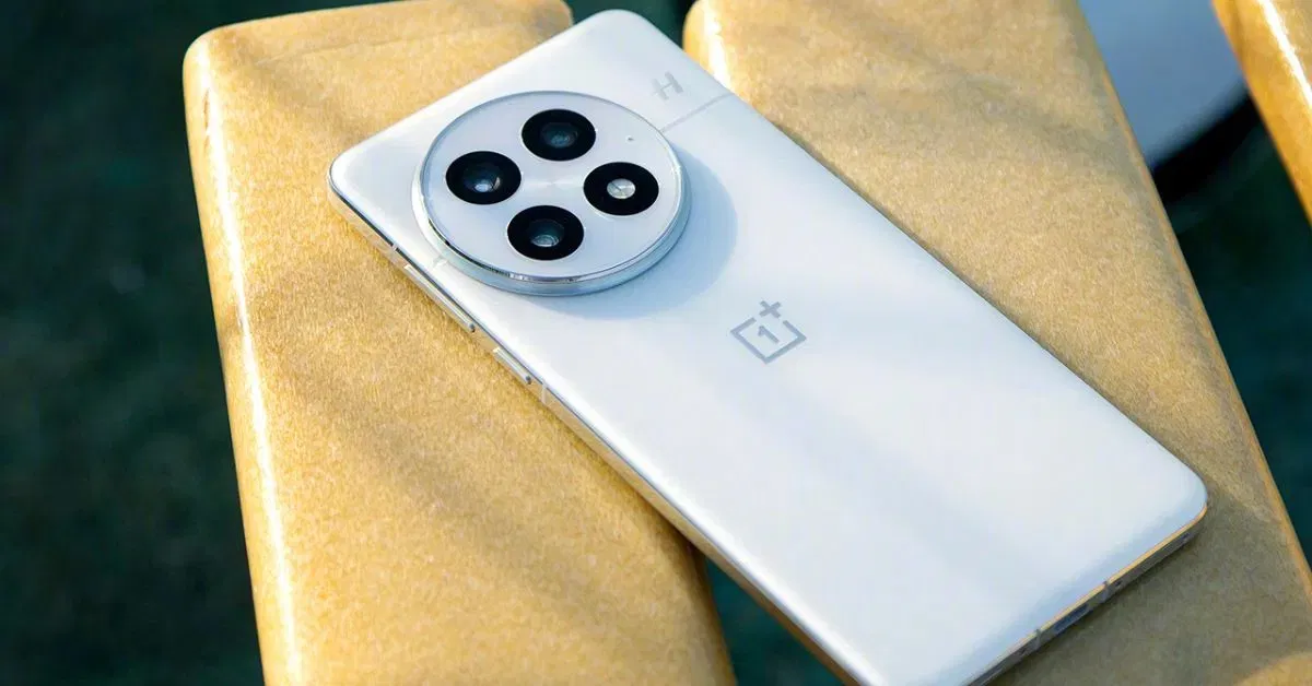 OnePlus 15 sẽ được trang bị hệ thống ba ống kính phía sau gồm cảm biến chính 50MP với hai phiên bản đang được thử nghiệm, một bản tiêu chuẩn và một bản cảm biến lớn hơn (Ảnh: Internet)