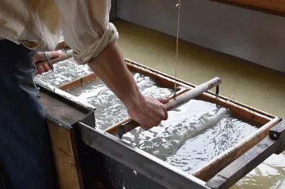 Làm giấy washi (Nguồn: Internet)