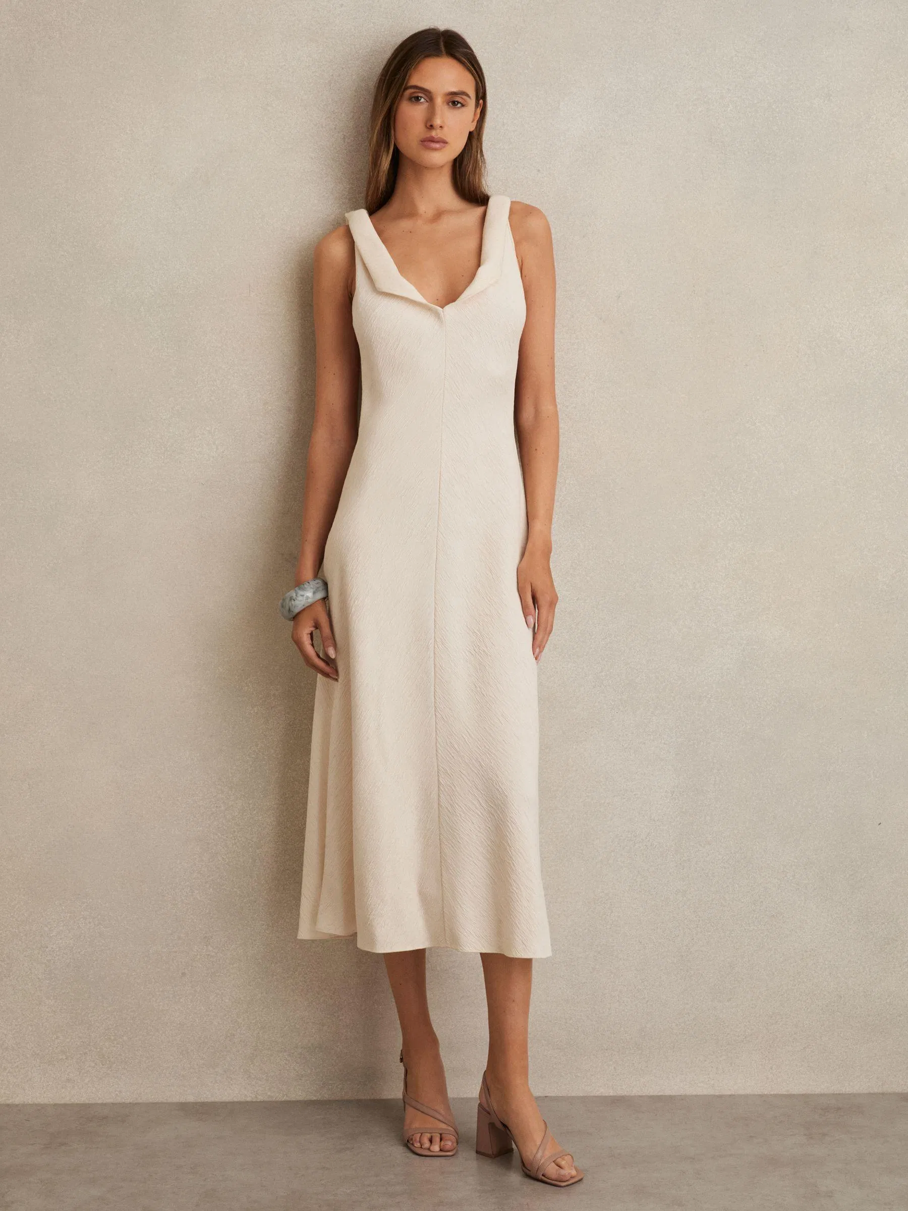 Dép xăng đan quai mảnh màu trung tính