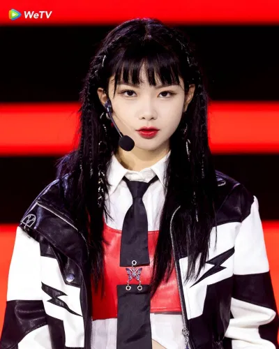 Năm 2024 đánh dấu bước ngoặt lớn trong sự nghiệp khi Ánh Sáng AZA đăng ký tham gia chương trình truyền hình thực tế Chuang Asia 2024