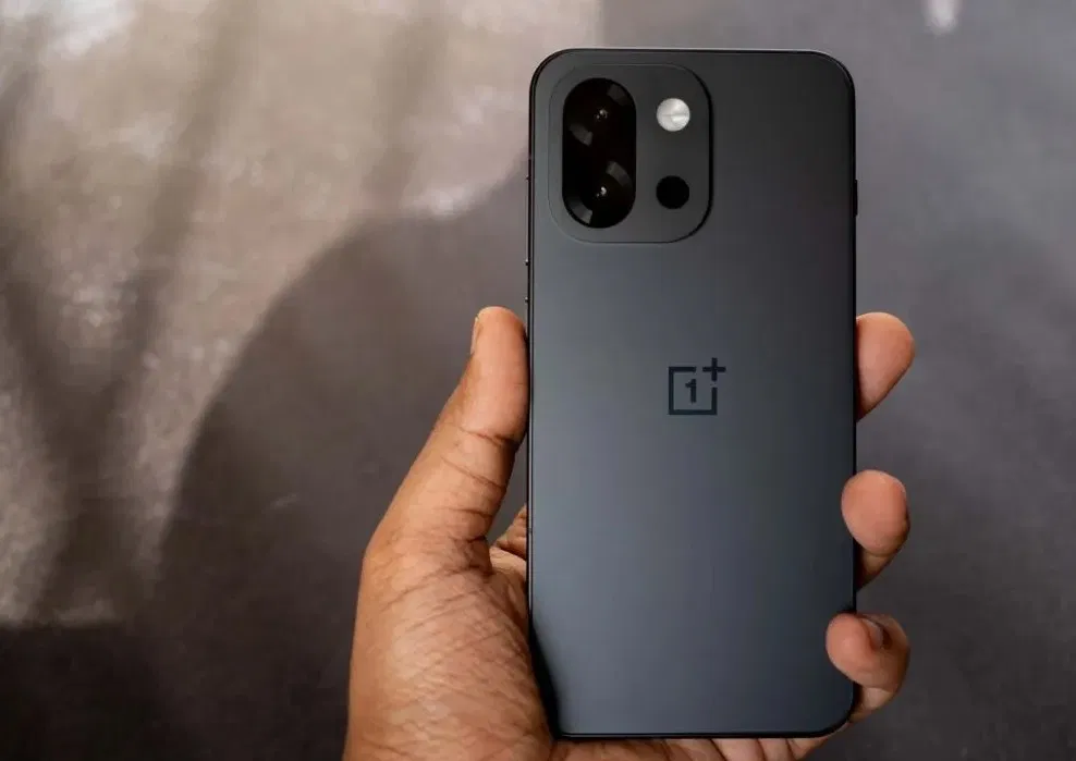 Điện thoại OnePlus 13s (Ảnh: Internet) Điện thoại OnePlus 13s (Ảnh: Internet)