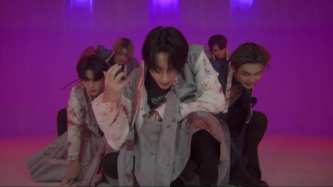 “KPop Demon Hunters” là phim hoạt hình âm nhạc do Netflix sản xuất, kết hợp yếu tố thần tượng K-pop và giả tưởng siêu nhiên. Đây là bước đi chiến lược nhằm thu hút khán giả trẻ yêu thích văn hóa Hàn Quốc (Ảnh: Internet)