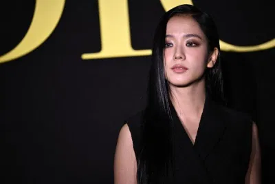 Đạo diễn Kim Byung Woo phát biểu trong họp báo, bày tỏ niềm tin rằng khán giả sẽ hiểu quyết định sáng tạo khi phim chính thức ra rạp (Ảnh: Internet)