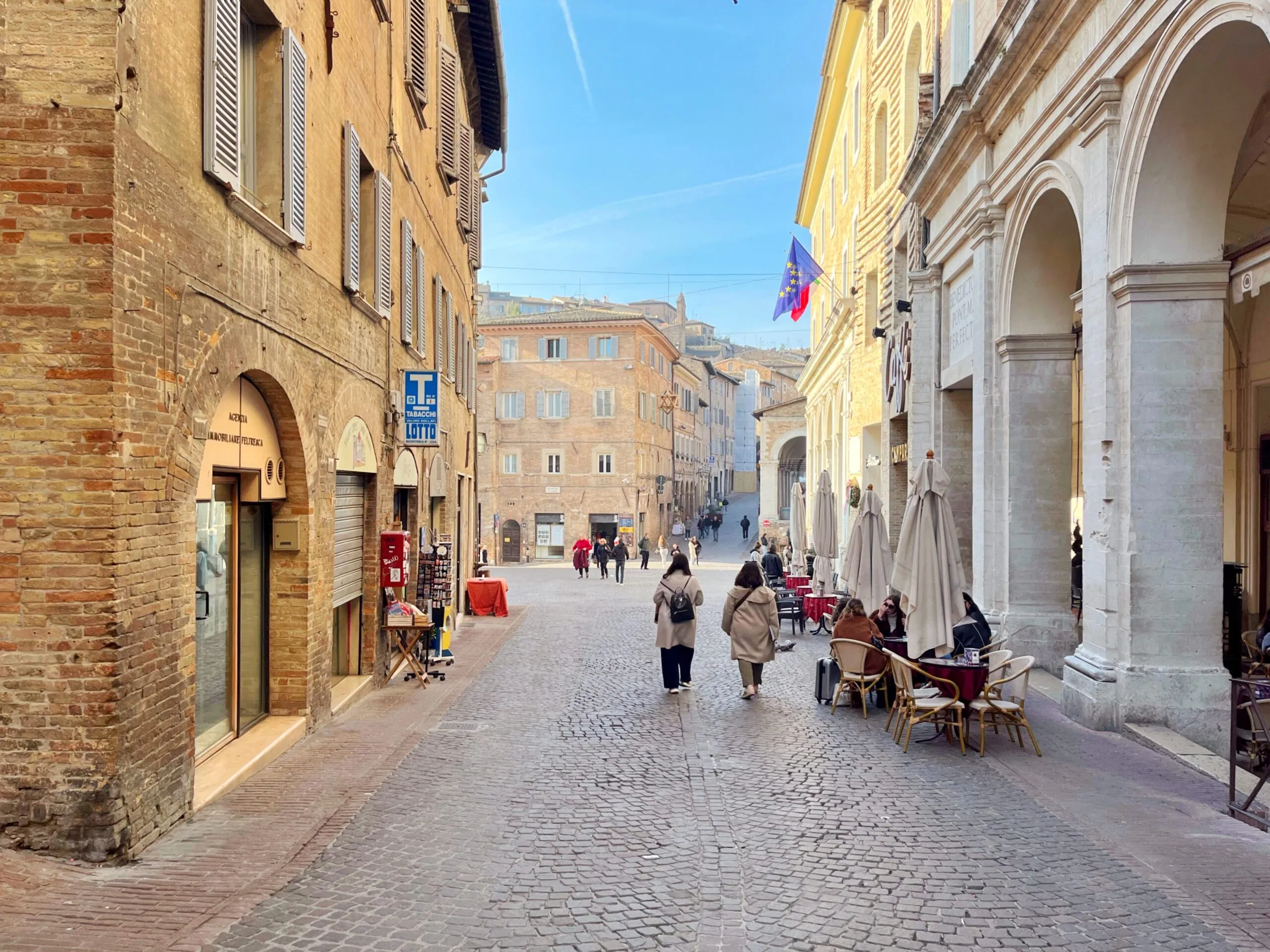 Đường phố Urbino (Ảnh: Internet)