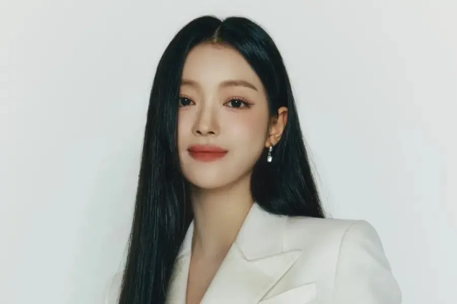 SARAM Entertainment đã xác nhận việc ký kết hợp đồng độc quyền với YooA vào ngày 2 tháng 6 (Ảnh: Internet)