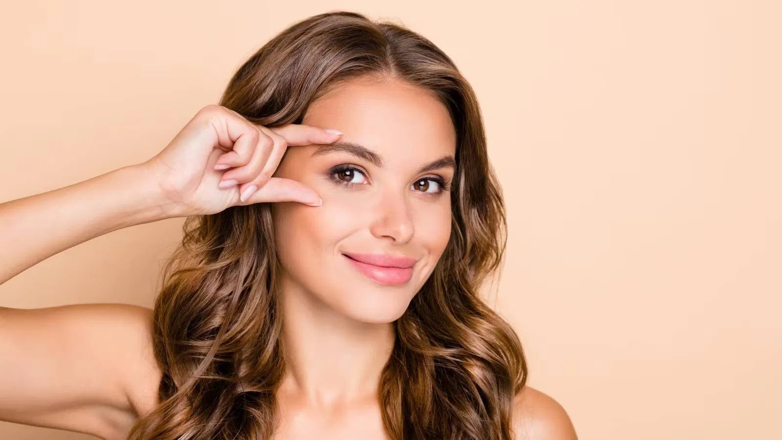 Có nhiều cách điều trị gàu lông mày