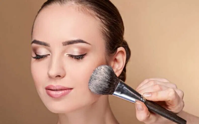 Cố định lớp nền bằng phấn phủ