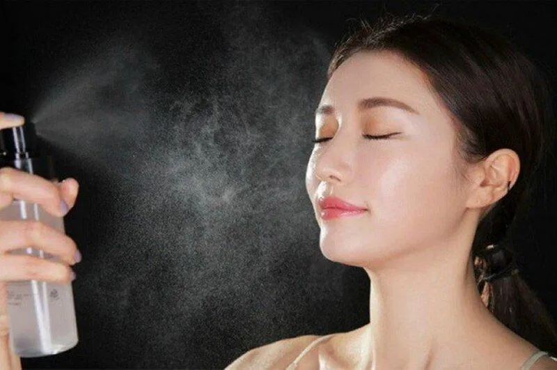 xịt cố định lớp trang điểm