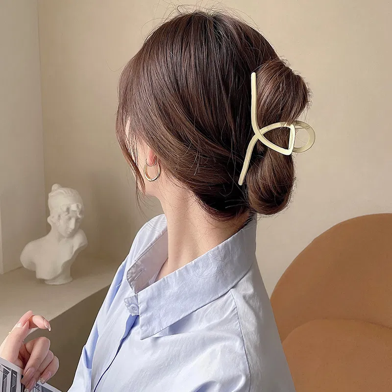buộc tóc nhẹ nhàng