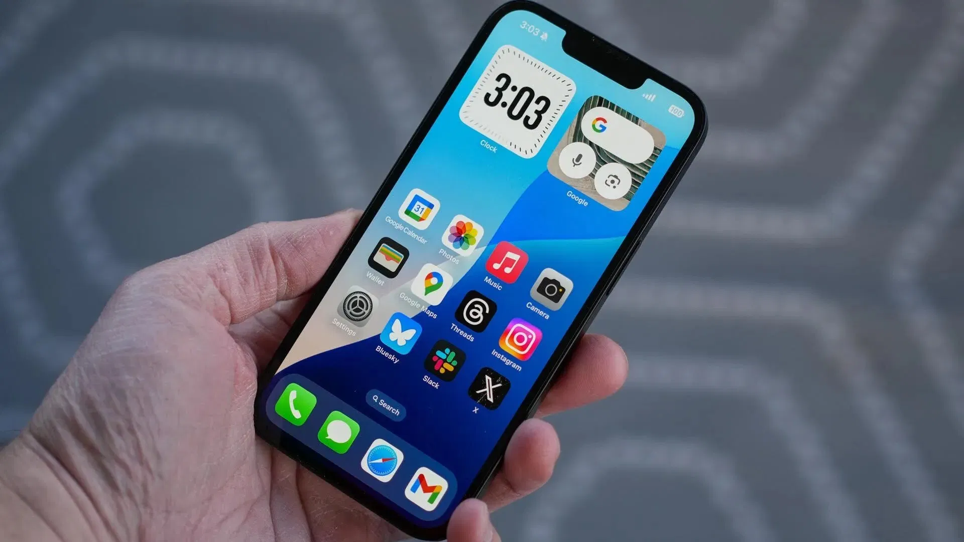 iPhone 16e chiếm 11% tổng doanh số iPhone tại Mỹ, gấp hơn hai lần so với thị phần 5% của SE cùng kỳ năm trước (Ảnh: Internet)